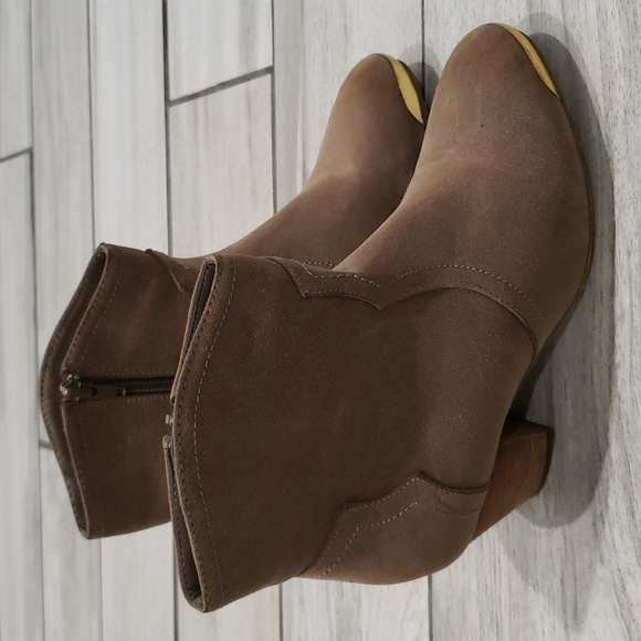 Bucco Cavendish heeled booties. - Picture 3 of 8